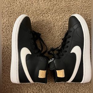 Nike size 6 for women color black , new